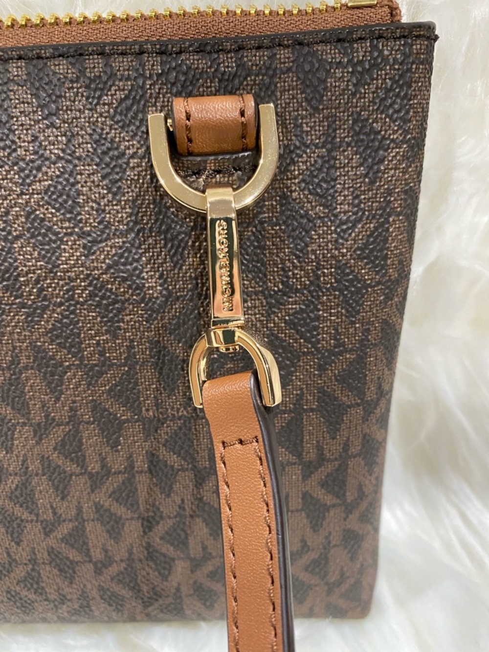 3 piece set: Michael Kors Brown Monogram Tote with Matching clutch and crossbody - Picture 9 of 14